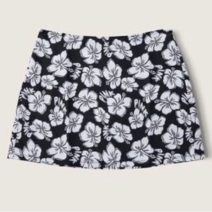Pink floral Black and White Skirt sizes XXL